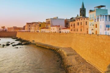 Alghero da scoprire, tra spiagge, grotte incantevoli e profumi mediterranei