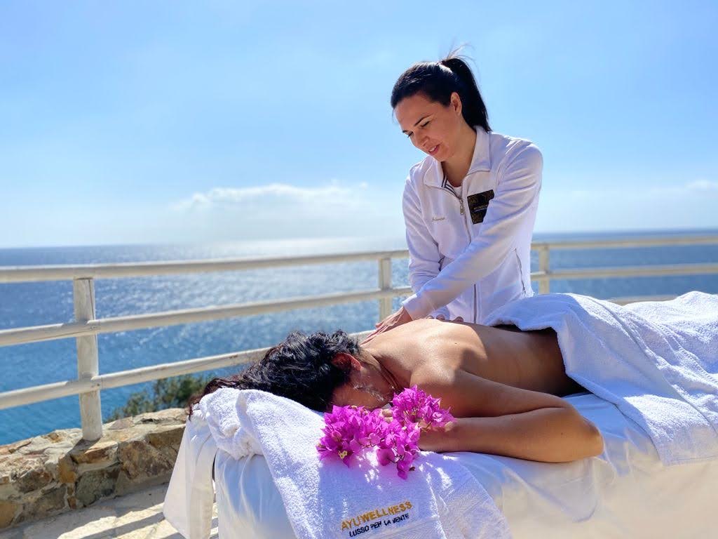 Ayuwellness lusso per la mente massaggi ayurvedici e trattamenti olistici