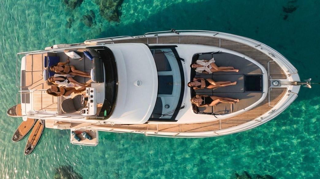 Dream Rental boat